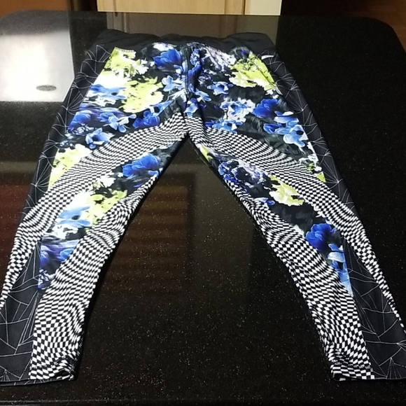 Danskin 7/8 Athletic Leggings - Picture 2 of 6